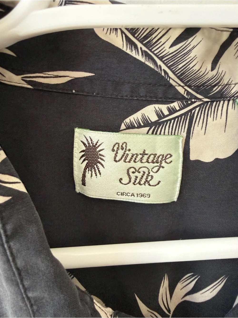 100% Silk Vintage Silk Tropical Print Aloha Button Down Resort Shirt